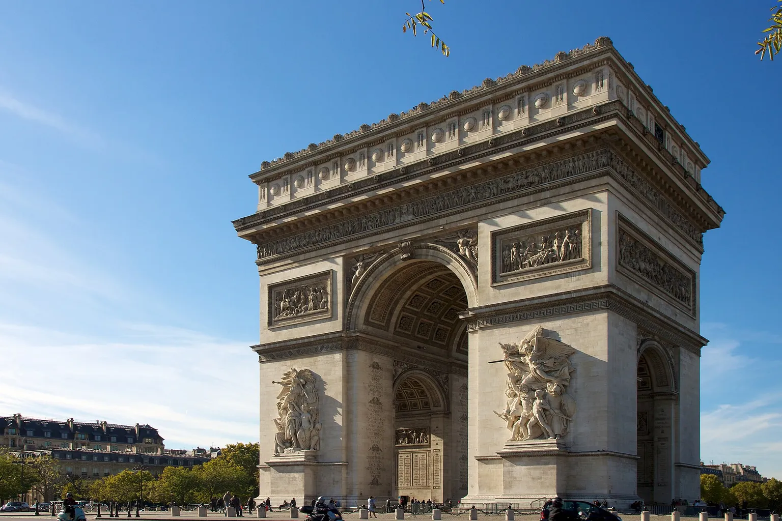 Arc de Triomphe Eintritt: Lohnt sich der Aufstieg?