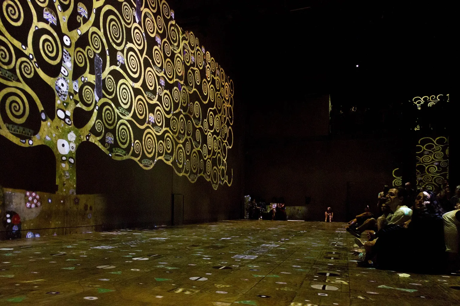 Atelier des Lumières: Warum Online-Tickets für den Besuch Pflicht sind