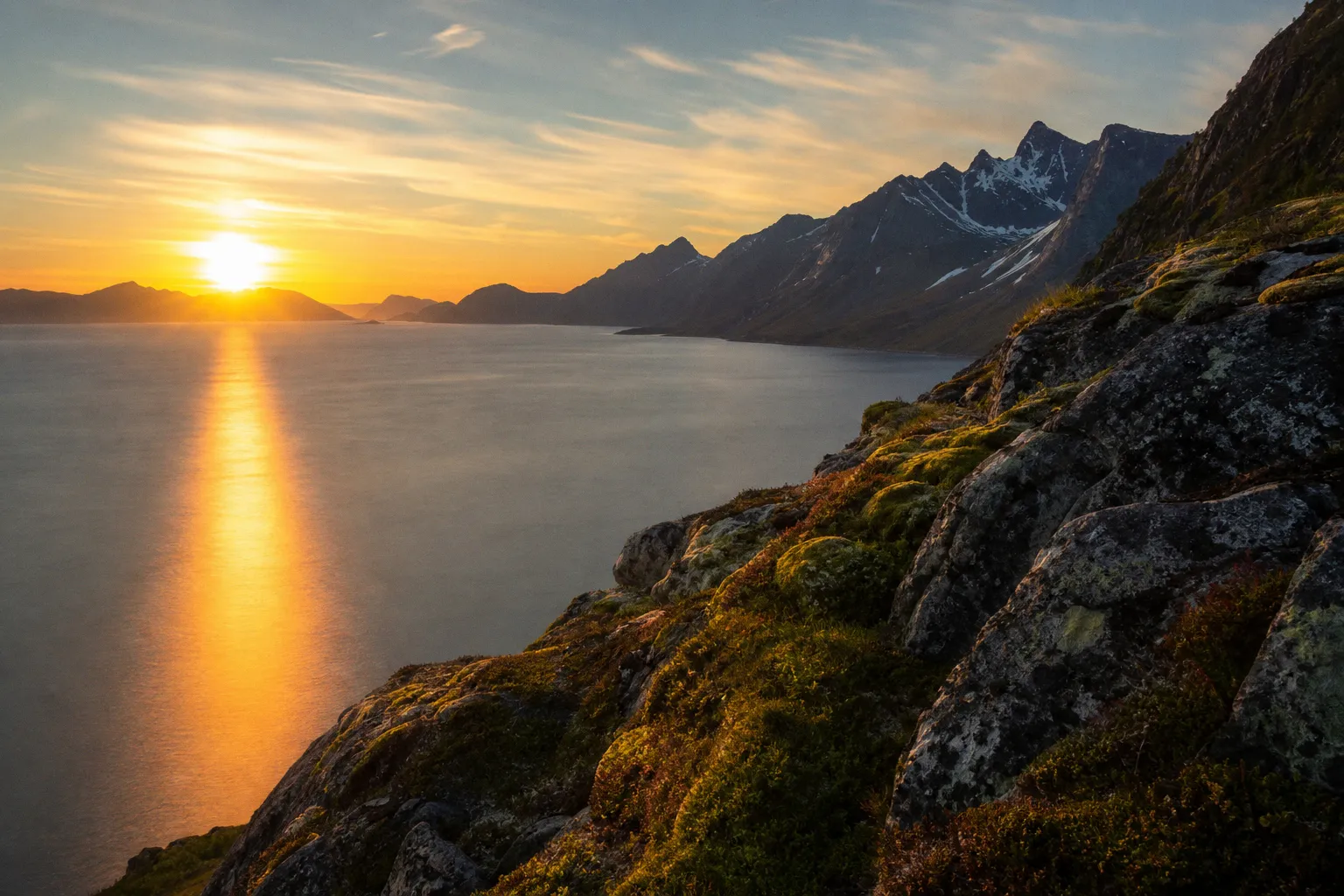 Mitternachtssonne: Warum die Sonne im Norden niemals sinkt