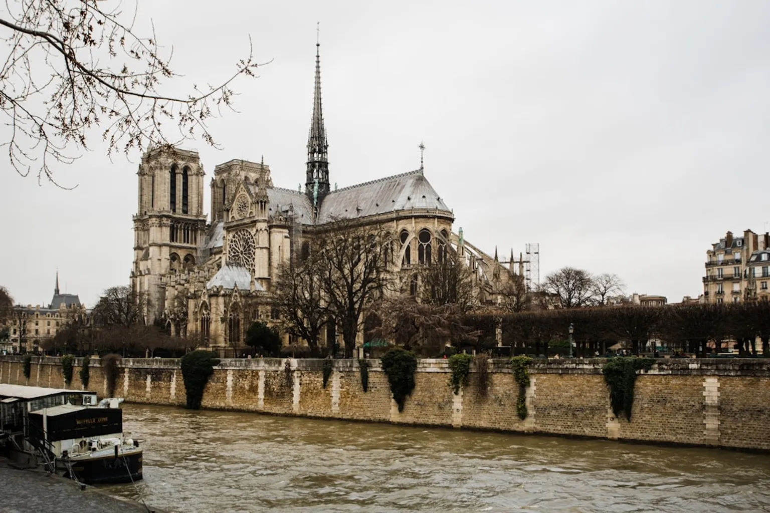 Notre-Dame VR-Tickets: Lohnt sich die Show in Paris?
