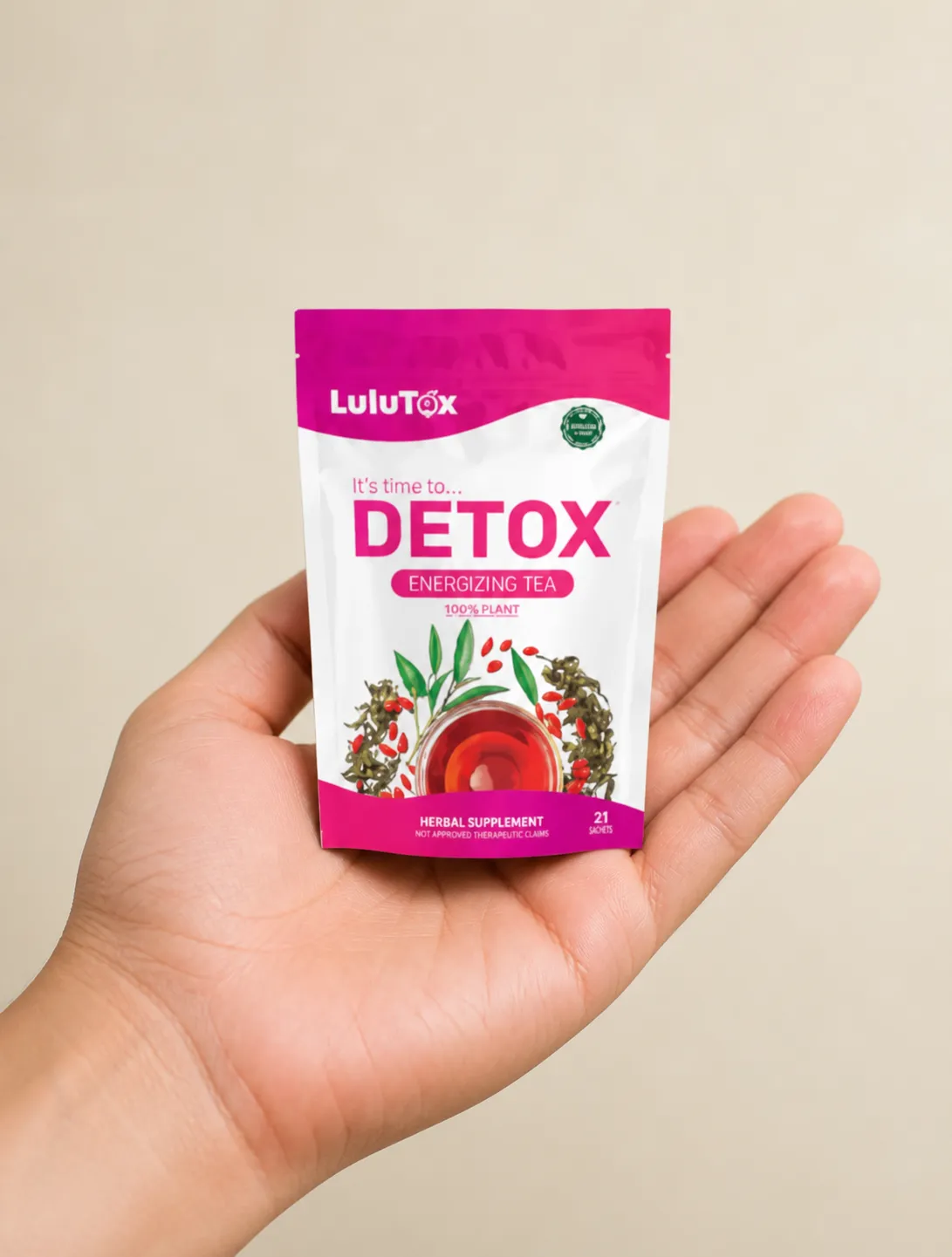Lulutox Detox Tea — Verpackung in der Hand