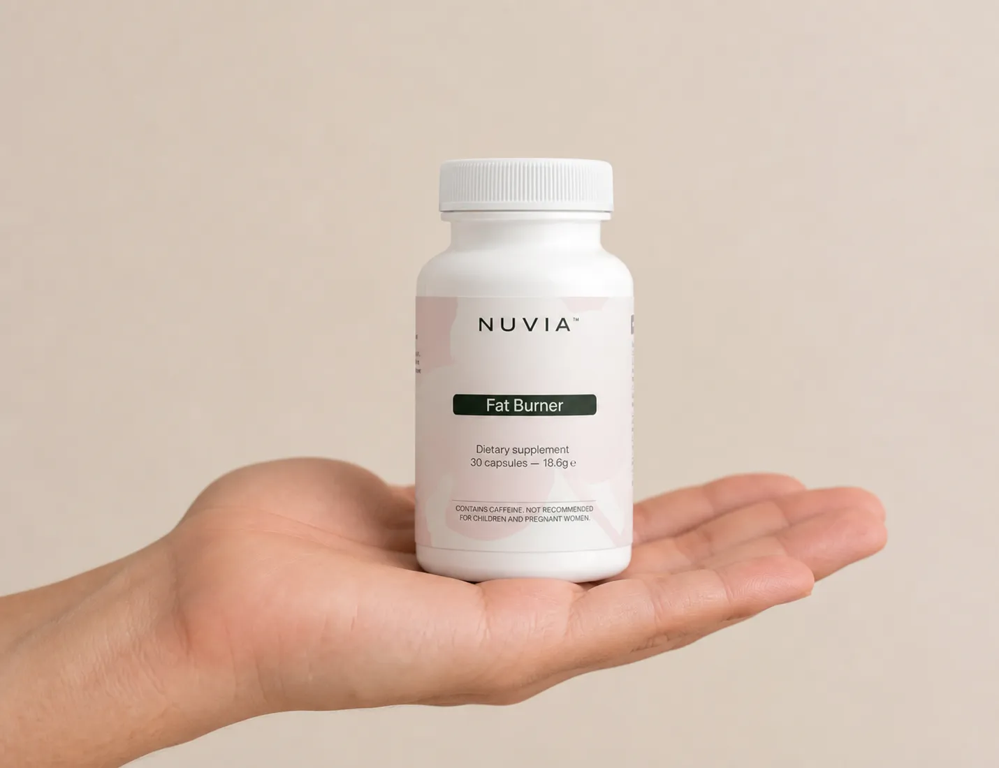 NUVIA — Verpackung in der Hand