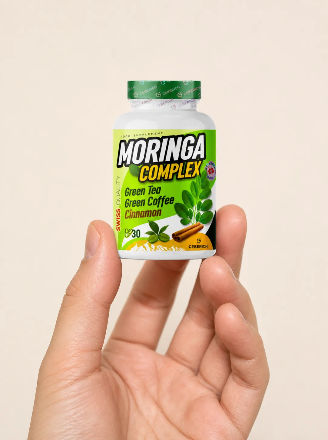 Moringa Complex — Verpackung in der Hand