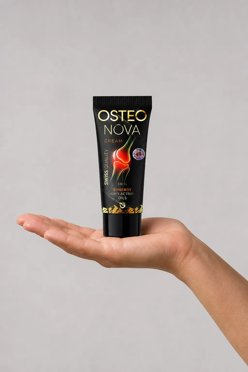 OsteoNova cream — Verpackung in der Hand