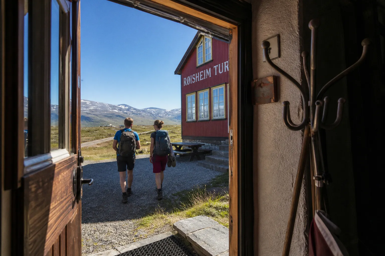 Røisheim: Historisches Turfhotel im Jotunheimen-Nationalpark als Basis für Norwegen-Abenteuer