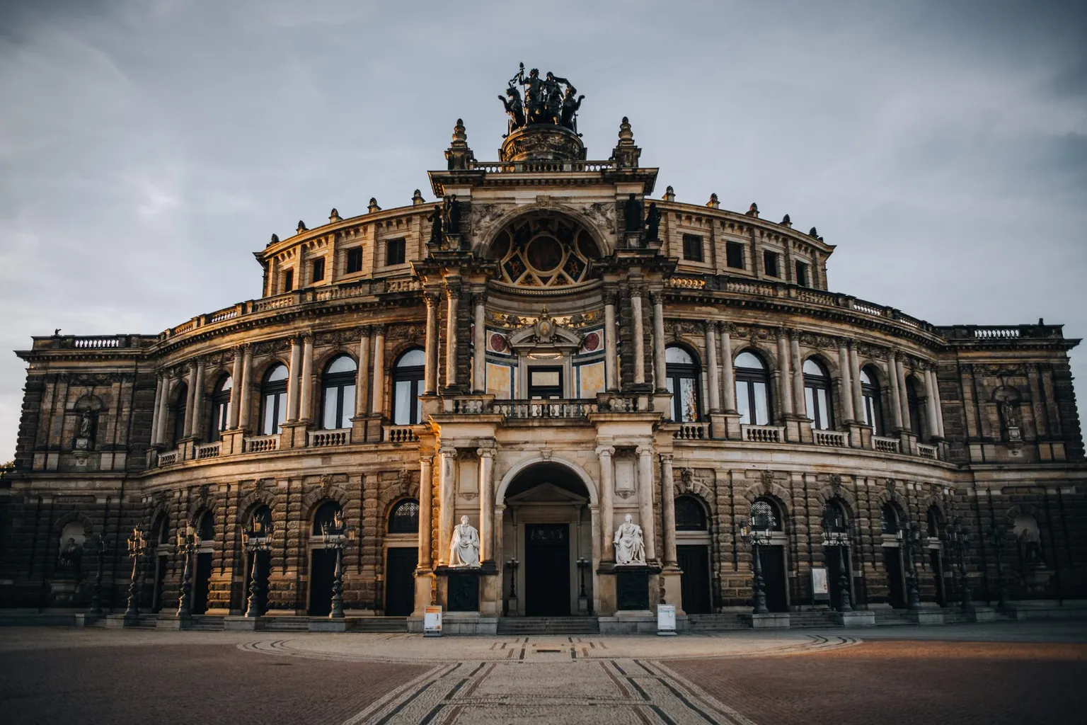 Semperoper Tickets: Buchungswege, Preise und Abendkasse