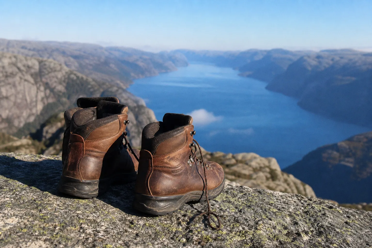 Wandern in Norwegen: Fjordpfade oder Hochgebirgstouren